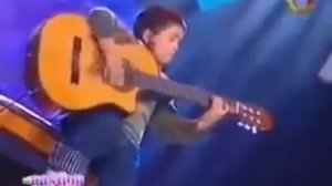 *117*5 летний гитарист виртуоз.