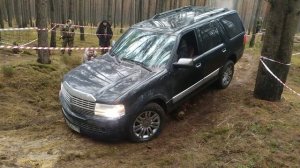 Lincoln Navigator III offroad