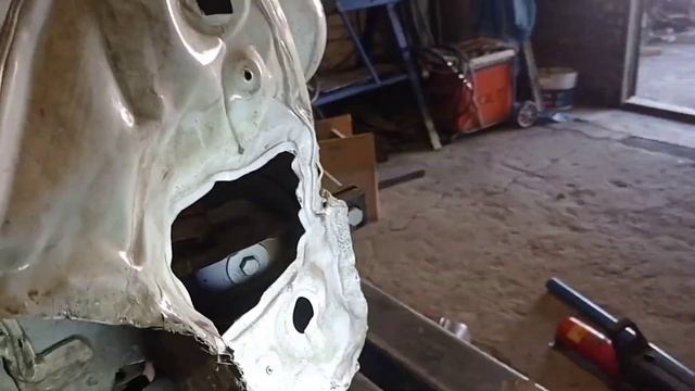 Спотерні роботи. Рихтовка порваного крила. Renault Megan смотреть онлайн