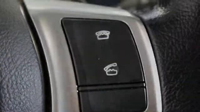 Toyota Verso-S 1.3 VVT-i Dynamic CVT смотреть онлайн