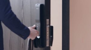 Электронный замок PHILIPS Alpha. Удобное и простое открывание.