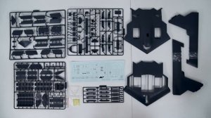 Сборная модель бомбардировщик-невидимка ВВС США B-2A Spirit с ракетой AGM-158. Распаковка