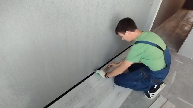 Монтаж скрытого плинтуса. Лёгкий ремонт