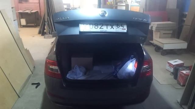 Автоматическое открытие крышки багажника Skoda Octavia A7 смотреть онлайн