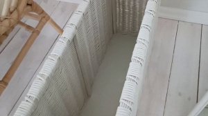 Длинный короб для белья. Плетеная корзина для журналов и текстиля