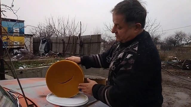 Делаем вощину из не качественного воска. Результат смотреть онлайн