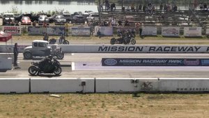 H2R Kawasaki vs 900hp Muscle Car - drag racing