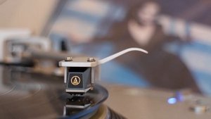 Belinda Carlisle - I Get Weak (1987 HQ Vinyl Rip) - Technics 1200G  Audio Technica ART9.mp4