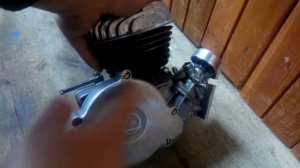 Двигатель Д8 , пробую смазать вал сцепления .