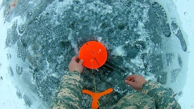 Зимняя рыбалка на форель.Тест,какая леска для форели лучше.Монофильная или флюрокарбоновая. смотреть онлайн