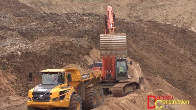 Volvo A30G Dumpers With 1 Meter Wide LGP Tires Moving Sand смотреть онлайн