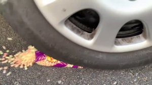 Интересные Эксперименты машина давит игрушки Crushing Crunchy & Soft Things by car! Experiment