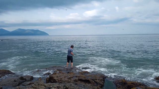 Итуруп 2023. Первая удачная рыбалка у Чёртовой скалы. смотреть онлайн