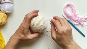 Крепление волос вязаной кукле