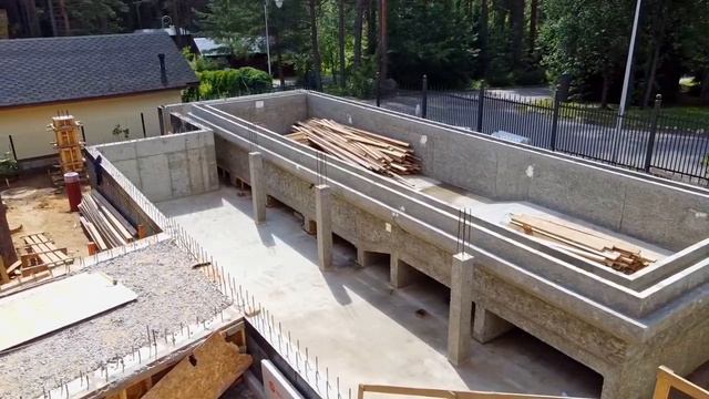 Частный переливной бассейн в посёлке Лемболово