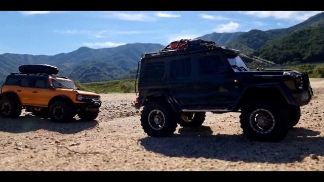 TRAXXAS TRX4 2021 FORD BRONCO & G500 :: CHASING MOVIE :: 1/10 RC CAR CRAWLER смотреть онлайн