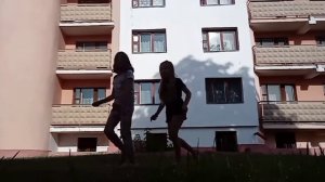 танец под песню когда ты улыбаешься ?