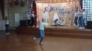 новогодний танец 5 "Б" класс