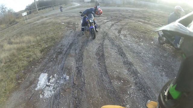 Зимой на Мотоцикле по ГОРОДУ ! Закрываем Сезон в Декабре, Эндуро на СЛИКАХ ! смотреть онлайн