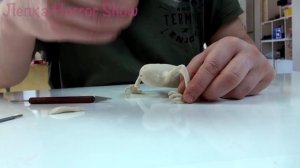 Страшная история о МОСТОВОМ ЧЕРВЕ. Лепим творения Тревора Хендерсона