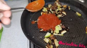 САМЫЕ ЧЕРНЫЕ МАКАРОНЫ С КАБАЧКОМ // КАК ВКУСНО ПРИГОТОВИТЬ И СКУШАТЬ