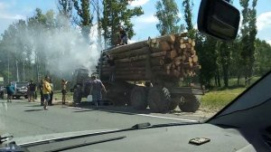 Загорелся на трассе.