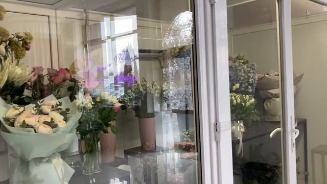 Цветущий Ужгород. Очаровательный магазинчик цветов и атрибутов для Пасхи. смотреть онлайн