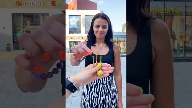 Игра: Вытяни правильную палочку и получи чупачупс смотреть онлайн