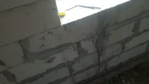 демонтаж саманной стены.