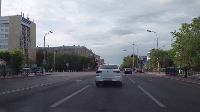 Караганда зелёная 16.05.23г. Автообзор Бухар Жырау... (Бывшая пр. Советский)