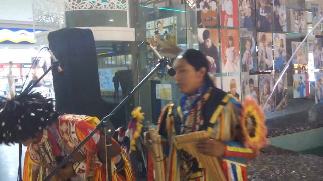 Индейцы в Тобольском ТЦ смотреть онлайн