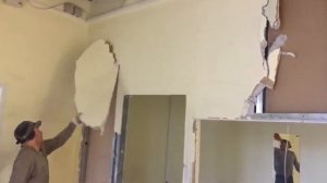 Демонтаж стен из гипсокартона