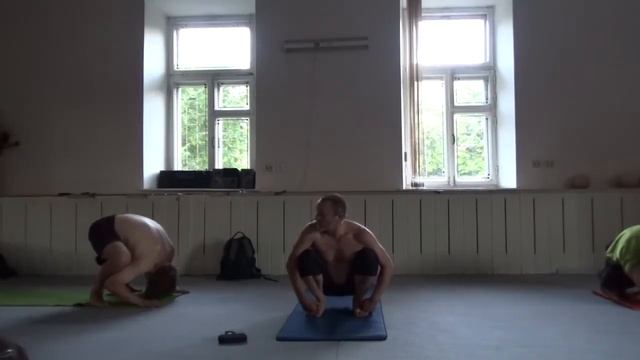 15.06.17-7 Связка Уттанасана Х и Кагаасана смотреть онлайн