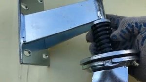 Колесо для ворот обрезиненное на поворотном подпружиненном кронштейне
