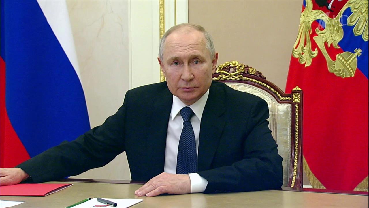 Меры по противодействию санкциям стали темой совещания президента с постоянными членами Совбеза РФ