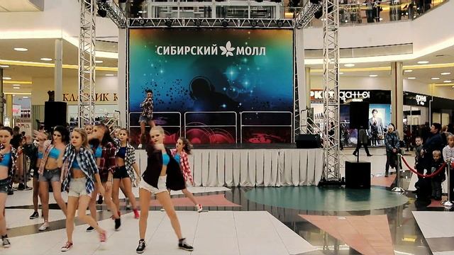 На большом воздушном шаре / DS STAR смотреть онлайн
