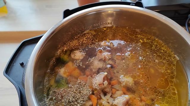 Готувала цілий день... Чекаю Тьому з роботи смотреть онлайн