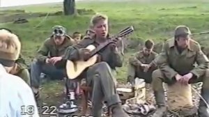 Чечня в огне 1. 5 .1996 год. Песни бойца под гитару.mp4