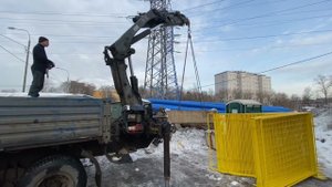 МОЩНЫЙ МАНИПУЛЯТОР HIAB с пультом дистанционного управления | Работа под проводами