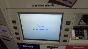 Как заправлять машину в США, одна из заправок