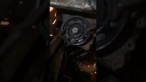 КАК ОТКРУТИТЬ ШКИВ коленвала на VW Volkswagen GOLF 4