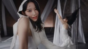 LE SSERAFIM (르세라핌) 'UNFORGIVEN Dance version