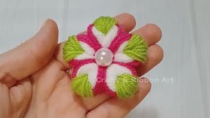 Это так мило 😍 Супер простой трюк с изготовлением шерстяных цветов с помощью расчески для волос -