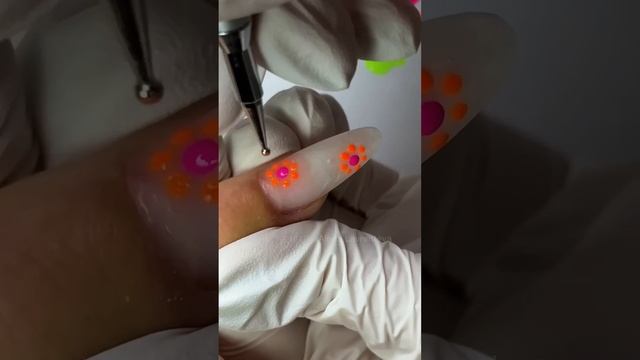 Point Paint на ногтях с помощью дотса / Простые и быстрые дизайны / Как Вам дизайн? смотреть онлайн