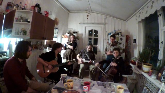 Jingle Bells. С наступающим старым новым! Happy Old New Year! :-) смотреть онлайн