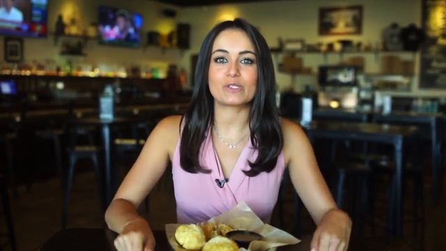 At The Table: Mac and Cheese Garlic Bombs смотреть онлайн