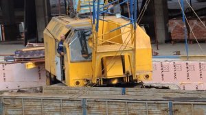 Самоходный Дизельный Кран РДК будет загружать Тягача с полуприцепом