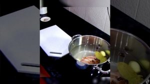 Кубики бульона.Замороженный бульон в кубиках.