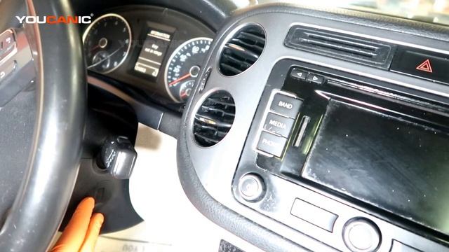 2009-2016 Volkswagen Tiguan - How to Start Vehicle with a Dead Key Fob Battery смотреть онлайн