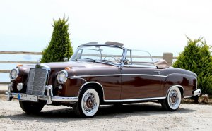 Модель 1/18 MERCEDES-BENZ 220 SE Cabriolet (1958)